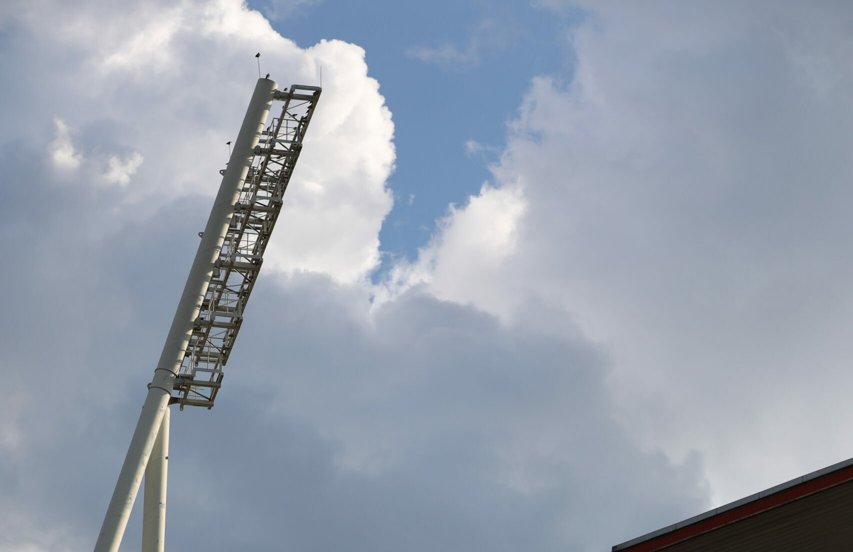 Ansicht des Flutlichtmasten